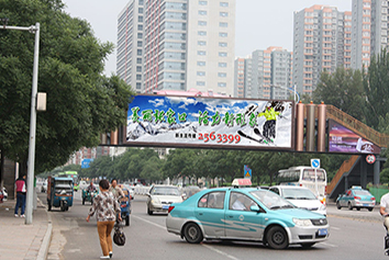 張家口市 中勝云城 人行過街天橋雙側(cè)雙面LED電子屏 張家口市 中勝云城 人行過街天橋雙側(cè)雙面LED電子屏